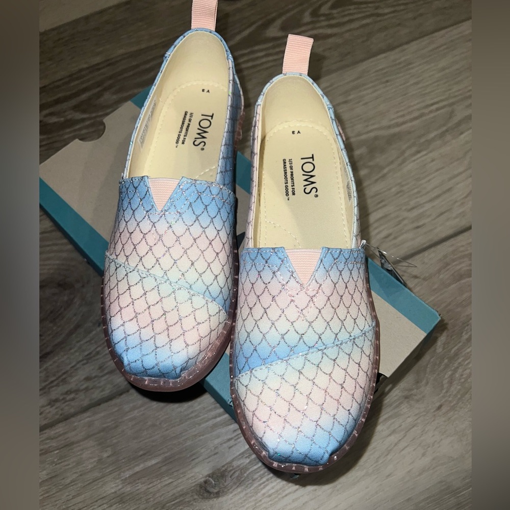 Girls Toms mermaid 3y new